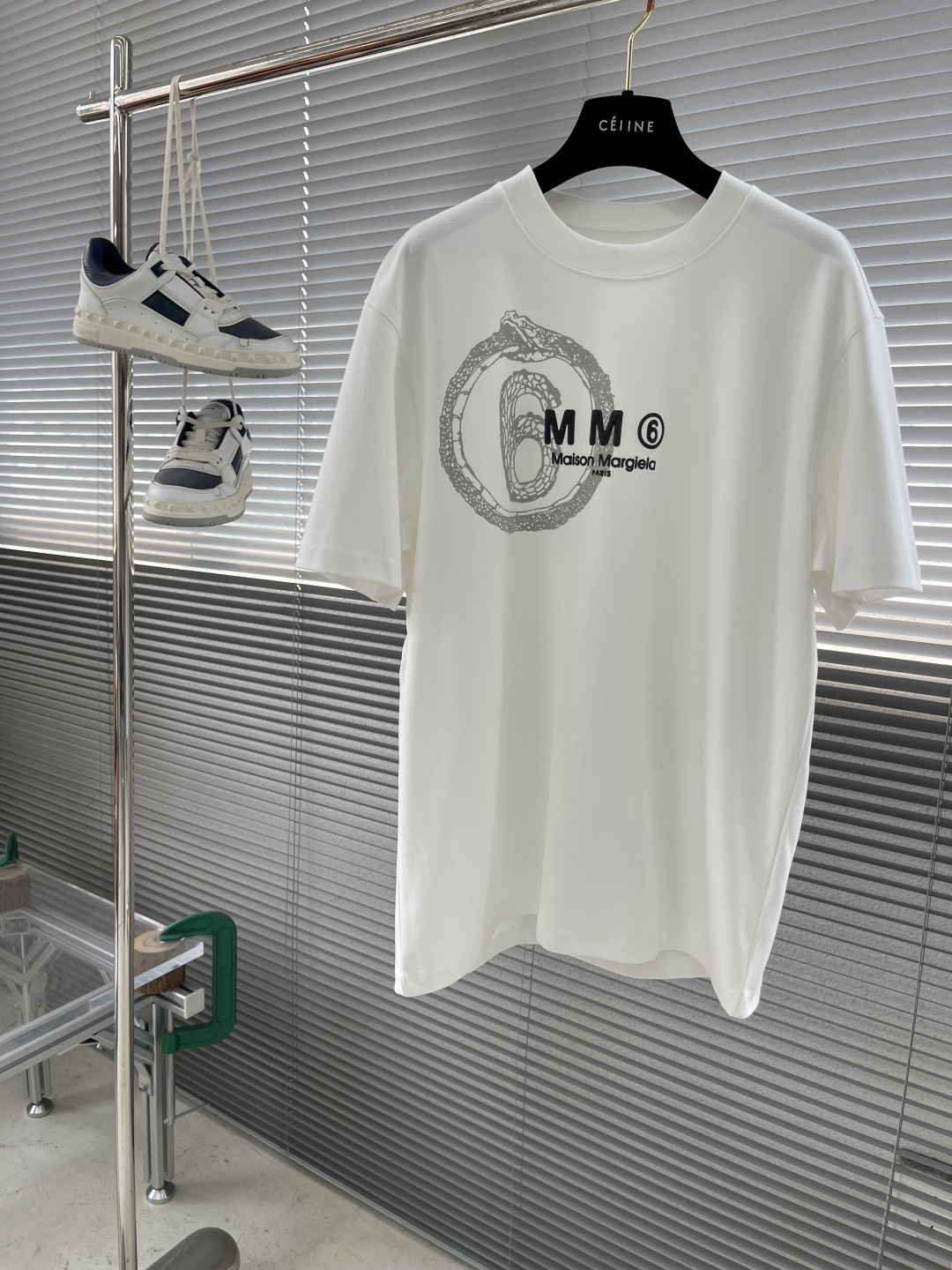 
MM6 马吉拉  2025年早春短袖系列

尺码M-5XL
版型微阔短袖T
成份罗马棉平纹面料，24