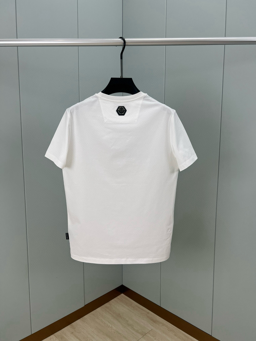 
PHILIPP PLEIN 25春夏新品男士Racing Club水晶标识短袖圆领T恤，背面饰有经典P