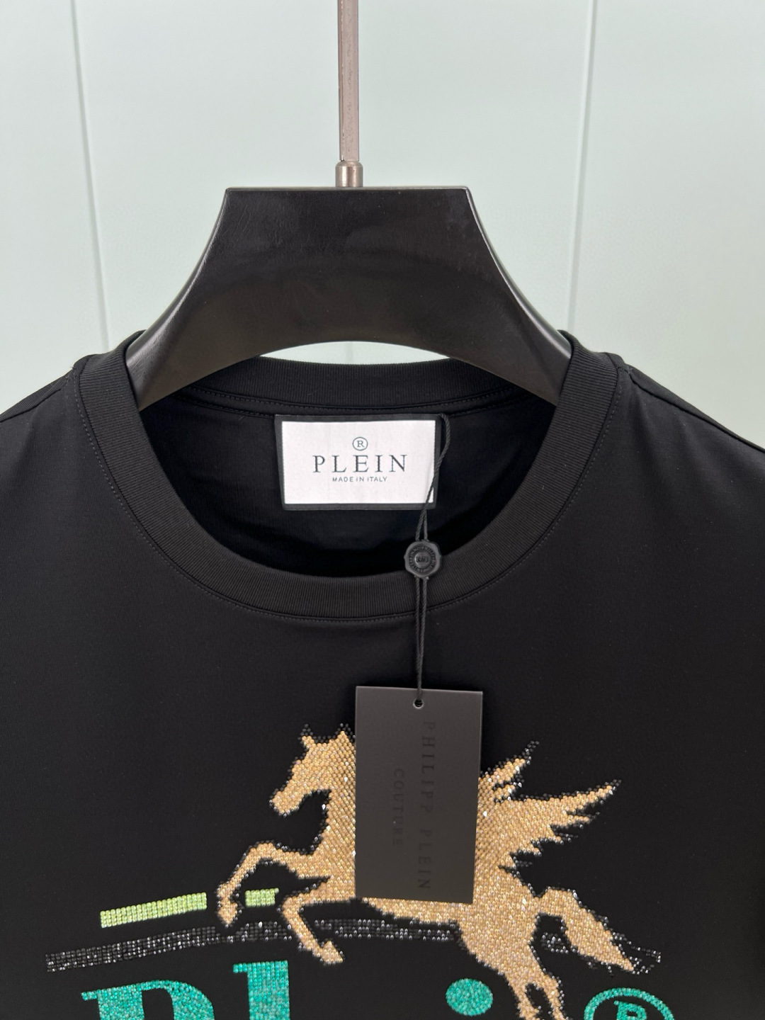
PHILIPP PLEIN 25春夏新品男士Racing Club水晶标识短袖圆领T恤，背面饰有经典P