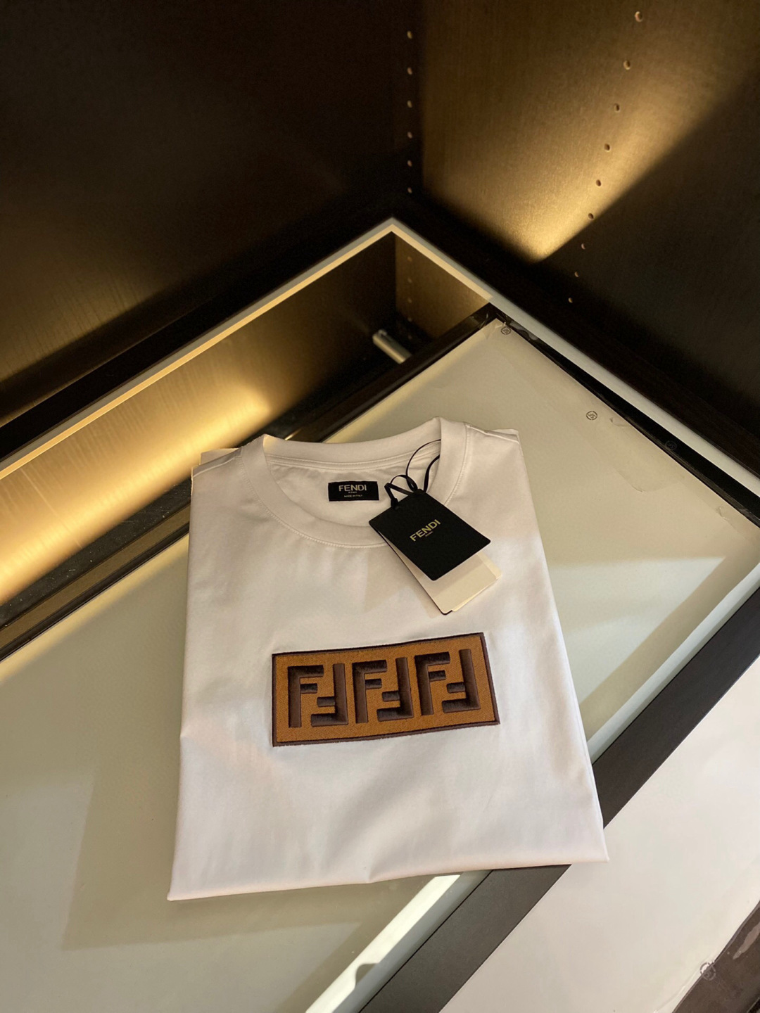 
【现货，四季款】FD新款双F刺绣短袖T恤   最新系列再次延续大热的品牌LOGO          正