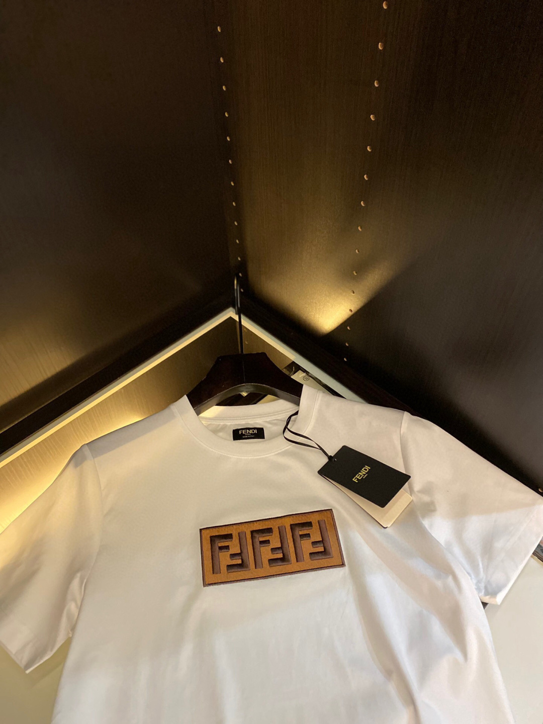 
【现货，四季款】FD新款双F刺绣短袖T恤   最新系列再次延续大热的品牌LOGO          正