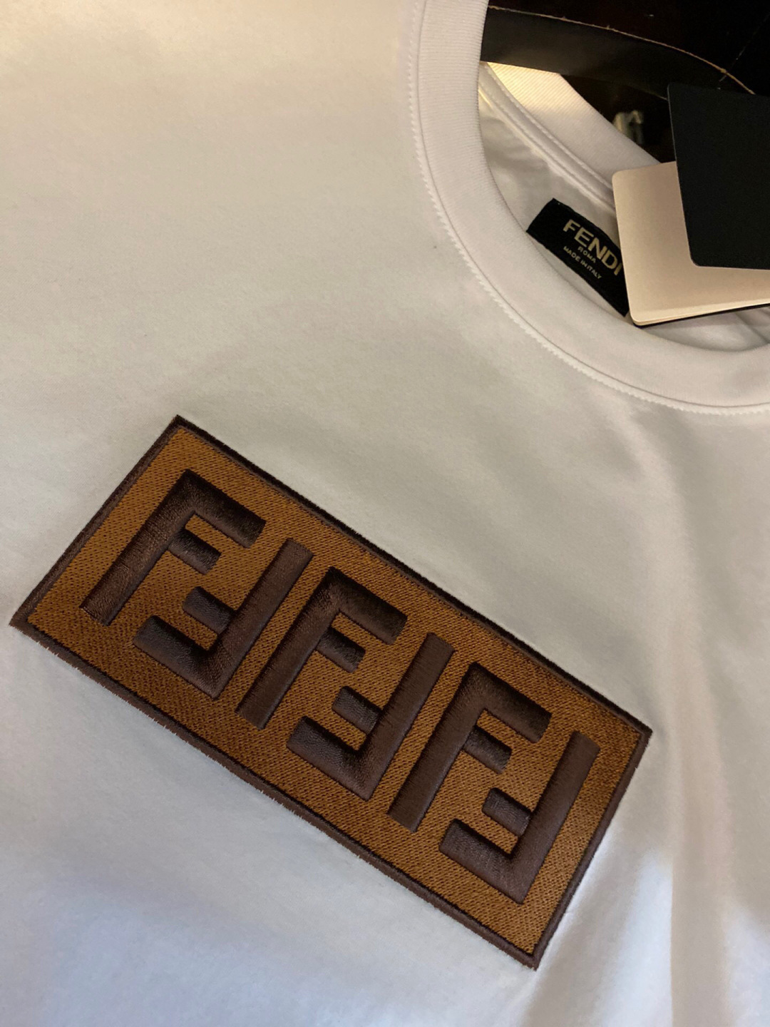 
【现货，四季款】FD新款双F刺绣短袖T恤   最新系列再次延续大热的品牌LOGO          正