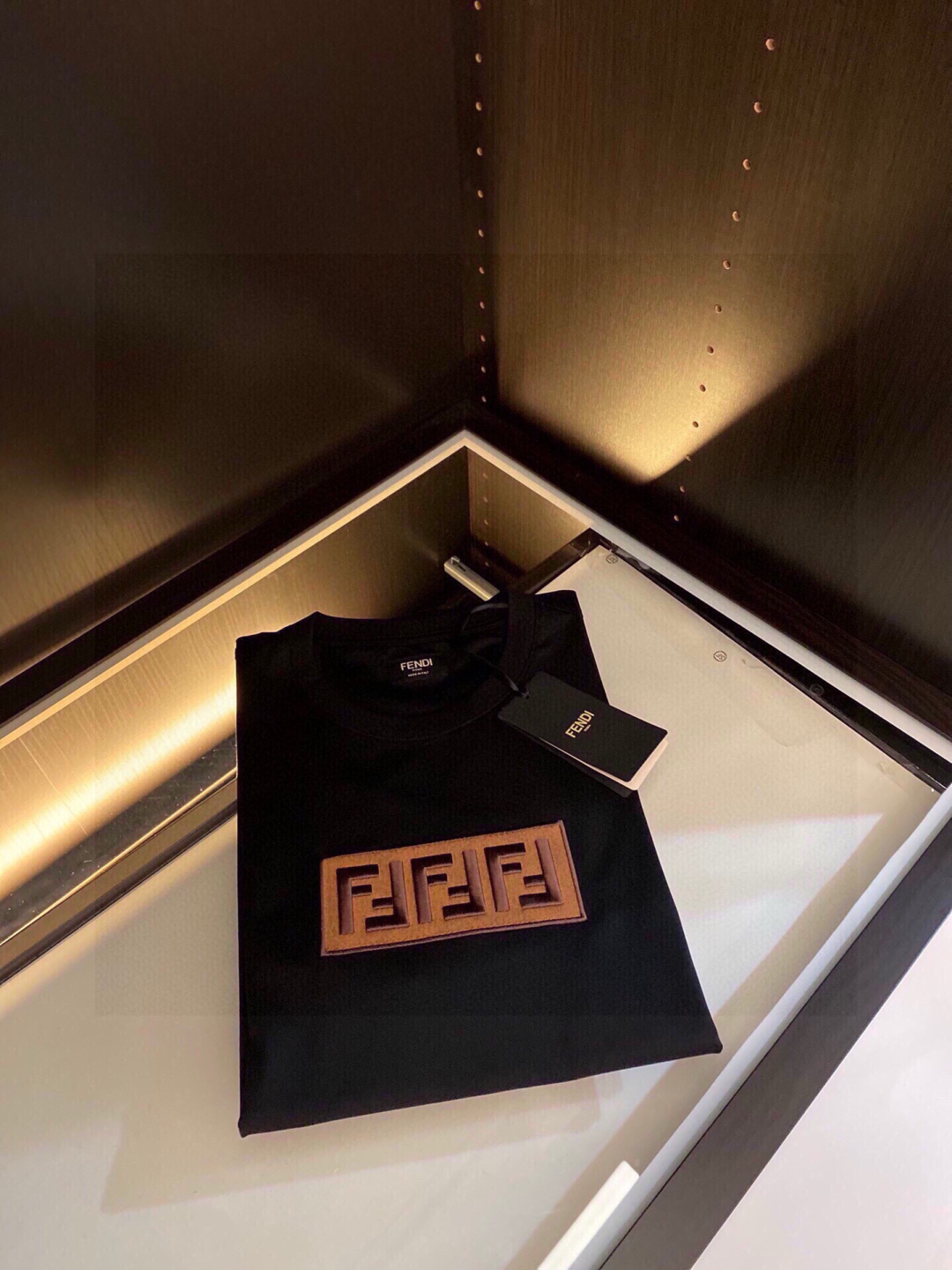 
【现货，四季款】FD新款双F刺绣短袖T恤   最新系列再次延续大热的品牌LOGO          正
