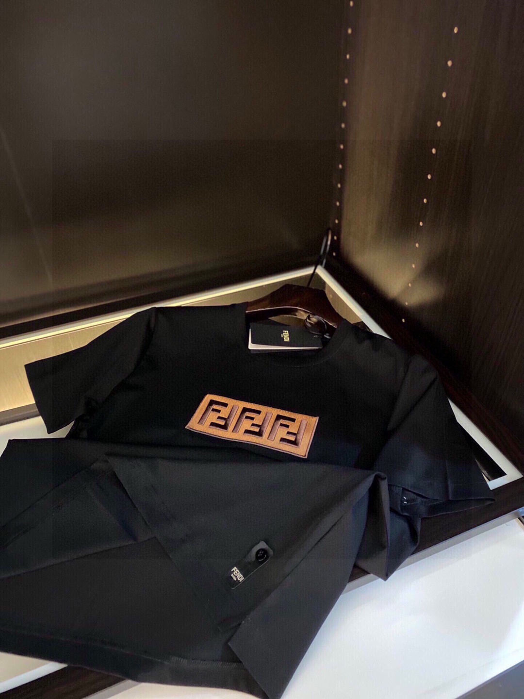 
【现货，四季款】FD新款双F刺绣短袖T恤   最新系列再次延续大热的品牌LOGO          正
