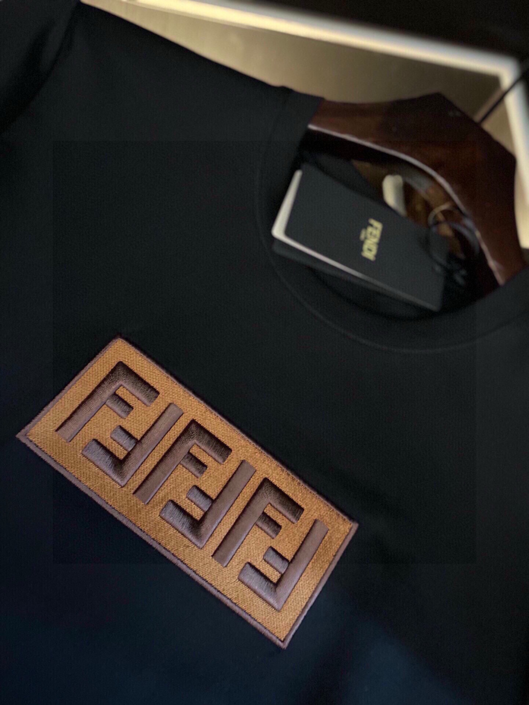 
【现货，四季款】FD新款双F刺绣短袖T恤   最新系列再次延续大热的品牌LOGO          正