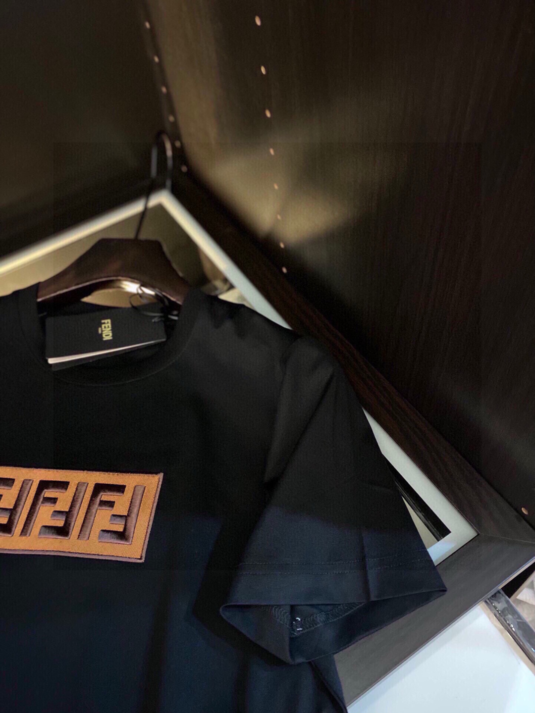 
【现货，四季款】FD新款双F刺绣短袖T恤   最新系列再次延续大热的品牌LOGO          正