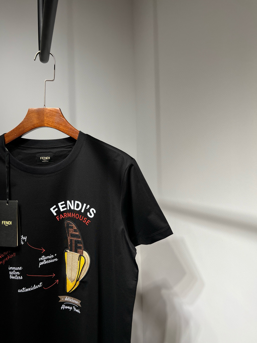 【新款】可爱卡通香蕉🍌系列!2025新款FD新款双丝光棉印花字母短袖T恤。。柜台尝鲜款~~