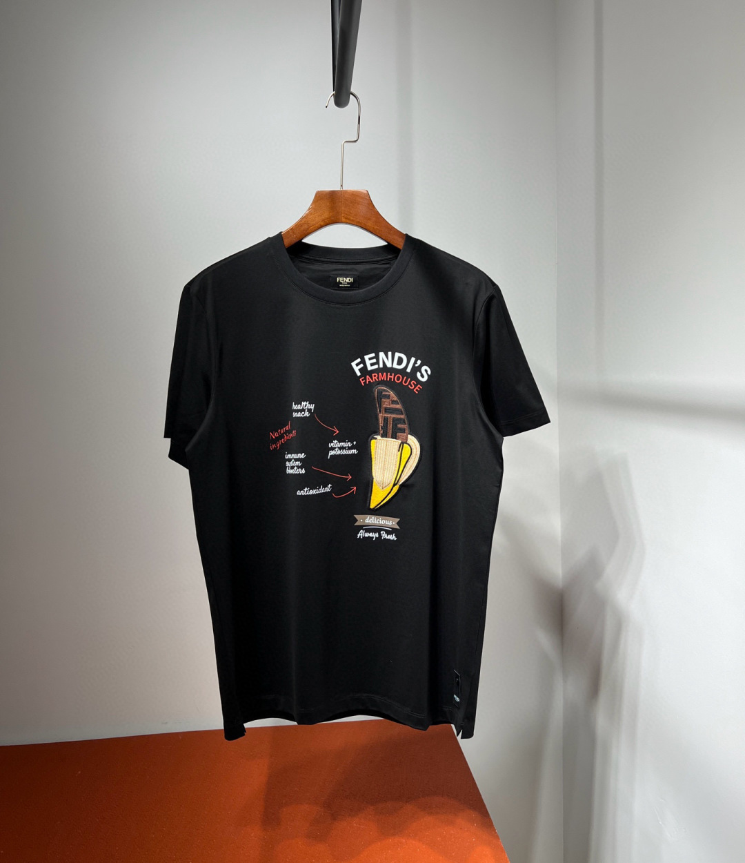 【新款】可爱卡通香蕉🍌系列!2025新款FD新款双丝光棉印花字母短袖T恤。。柜台尝鲜款~~