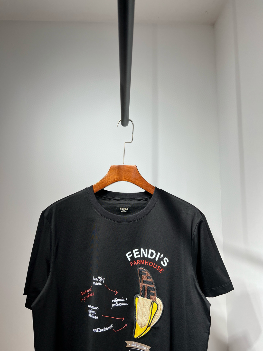 【新款】可爱卡通香蕉🍌系列!2025新款FD新款双丝光棉印花字母短袖T恤。。柜台尝鲜款~~