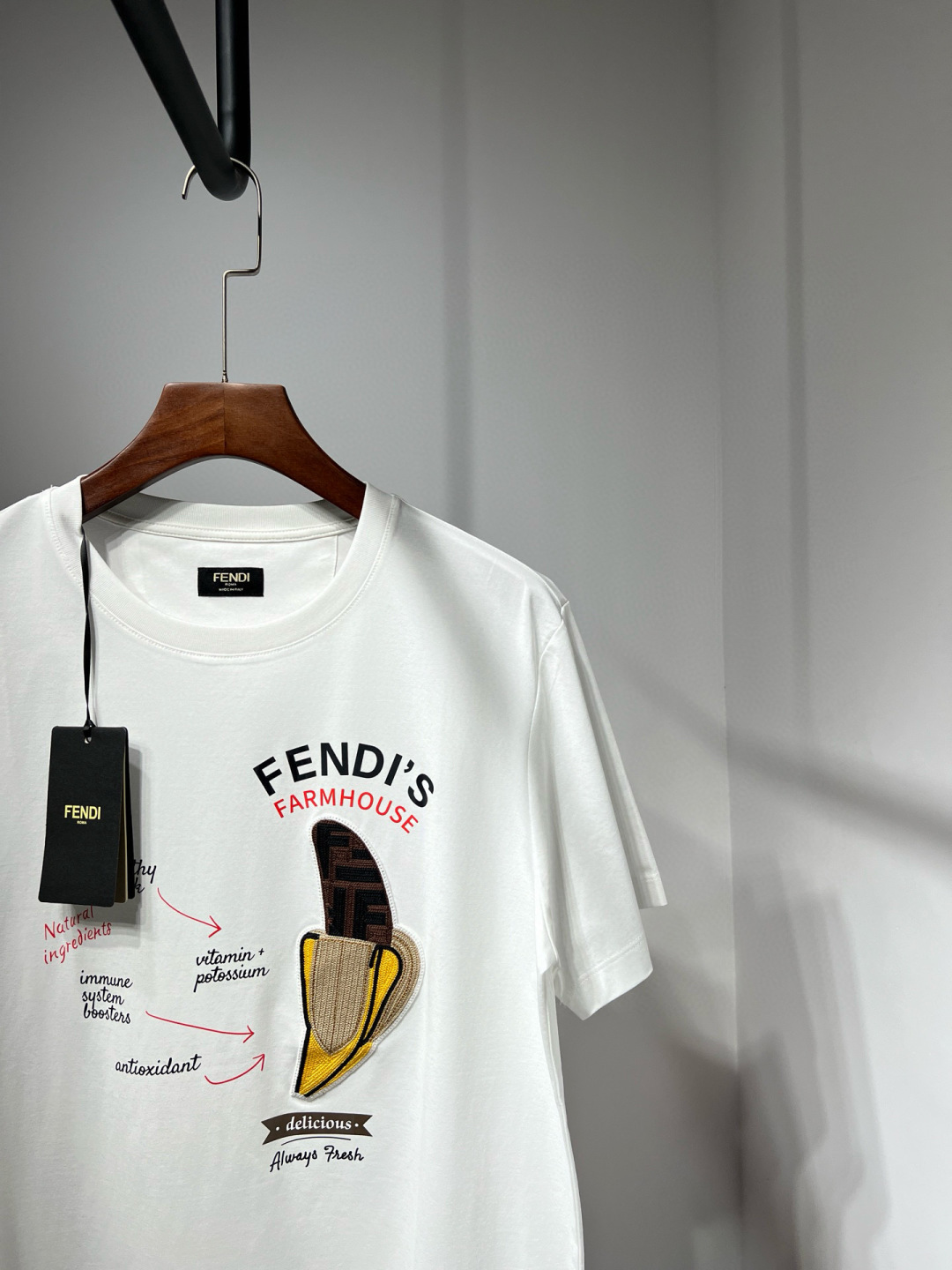 【新款】可爱卡通香蕉🍌系列!2025新款FD新款双丝光棉印花字母短袖T恤。。柜台尝鲜款~~
