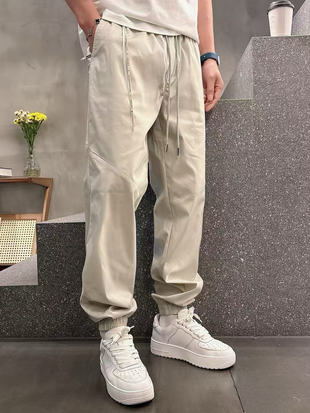  
2025年春夏系列
🔥🔥H8201🔥🔥
1.颜色：黑色 米杏色
2.尺码M-3XL 
3.版型束脚长