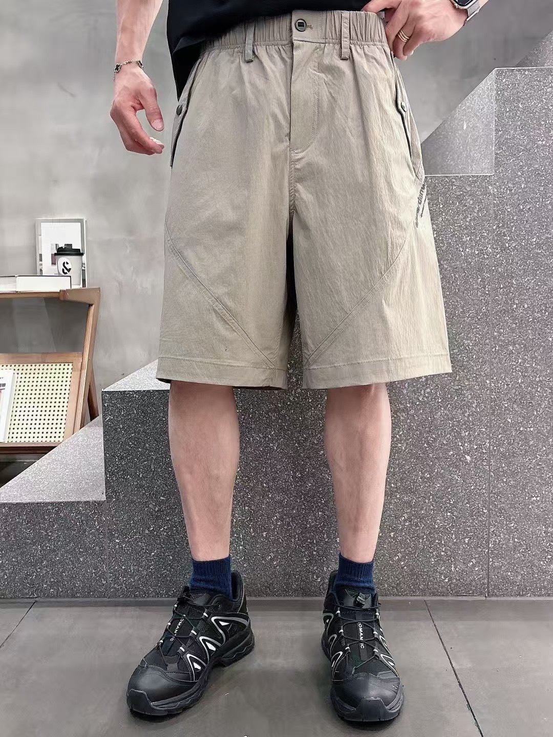
大王休闲裤
季度：2025夏款
尺码：M-3XL
版型：宽松休闲裤
工艺：特种纱线(超细、异形结构纱使