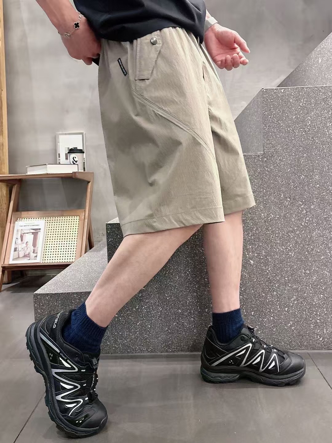 
大王休闲裤
季度：2025夏款
尺码：M-3XL
版型：宽松休闲裤
工艺：特种纱线(超细、异形结构纱使