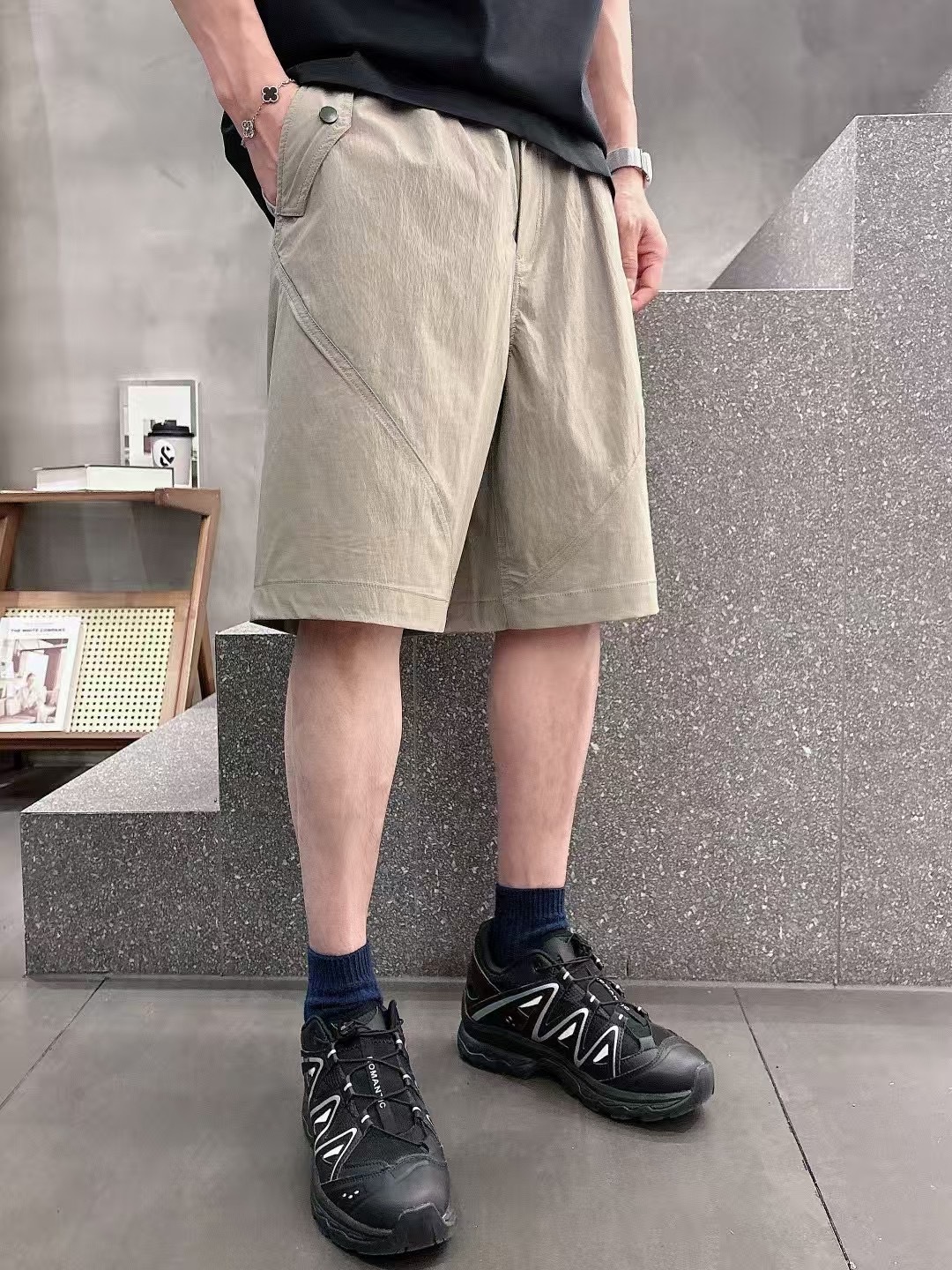 
大王休闲裤
季度：2025夏款
尺码：M-3XL
版型：宽松休闲裤
工艺：特种纱线(超细、异形结构纱使