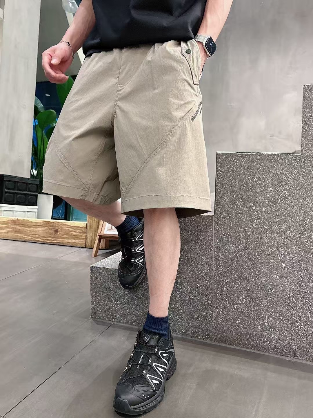
大王休闲裤
季度：2025夏款
尺码：M-3XL
版型：宽松休闲裤
工艺：特种纱线(超细、异形结构纱使