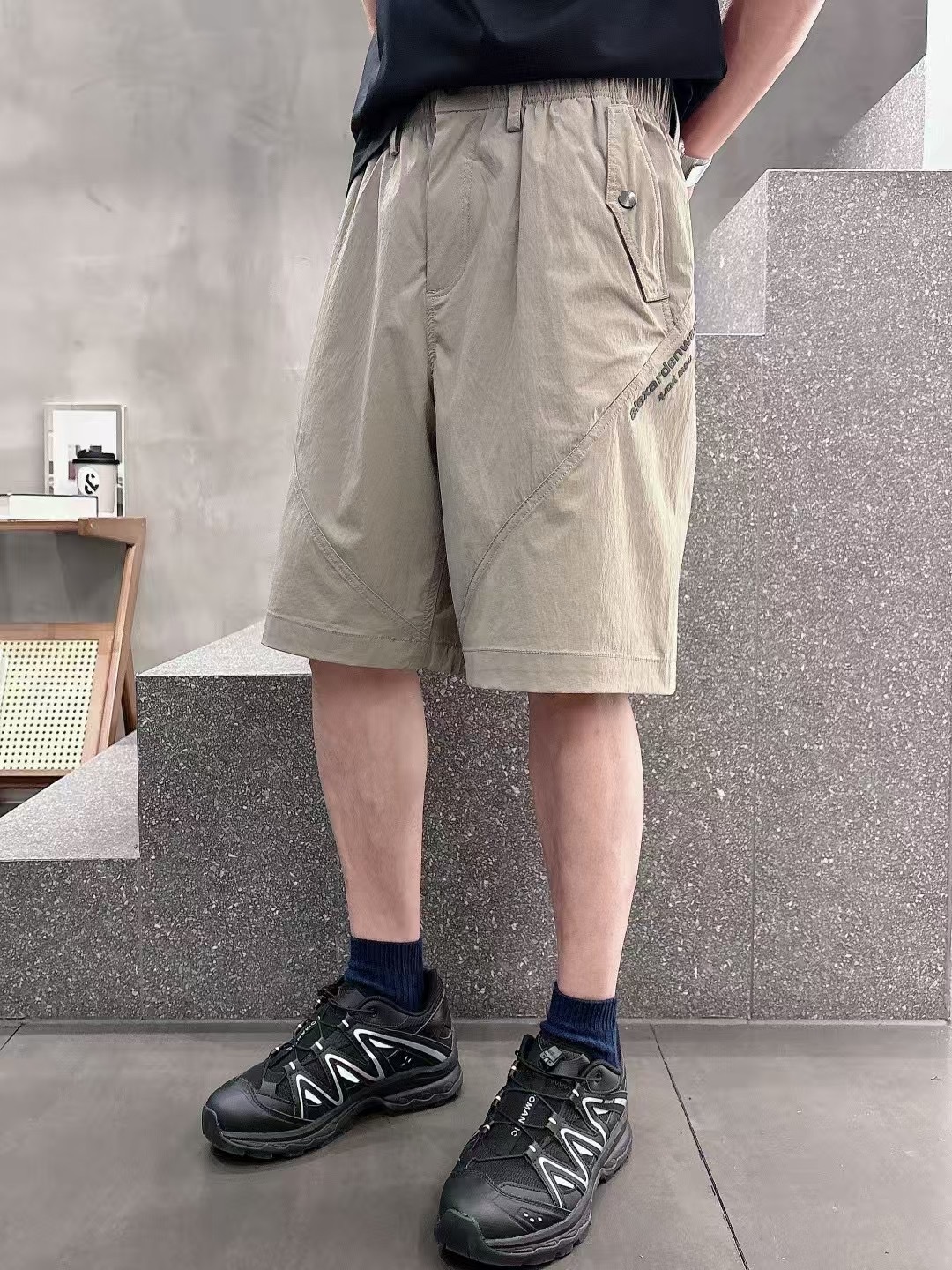 
大王休闲裤
季度：2025夏款
尺码：M-3XL
版型：宽松休闲裤
工艺：特种纱线(超细、异形结构纱使