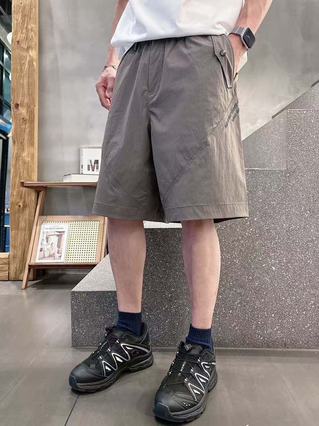 
大王休闲裤
季度：2025夏款
尺码：M-3XL
版型：宽松休闲裤
工艺：特种纱线(超细、异形结构纱使
