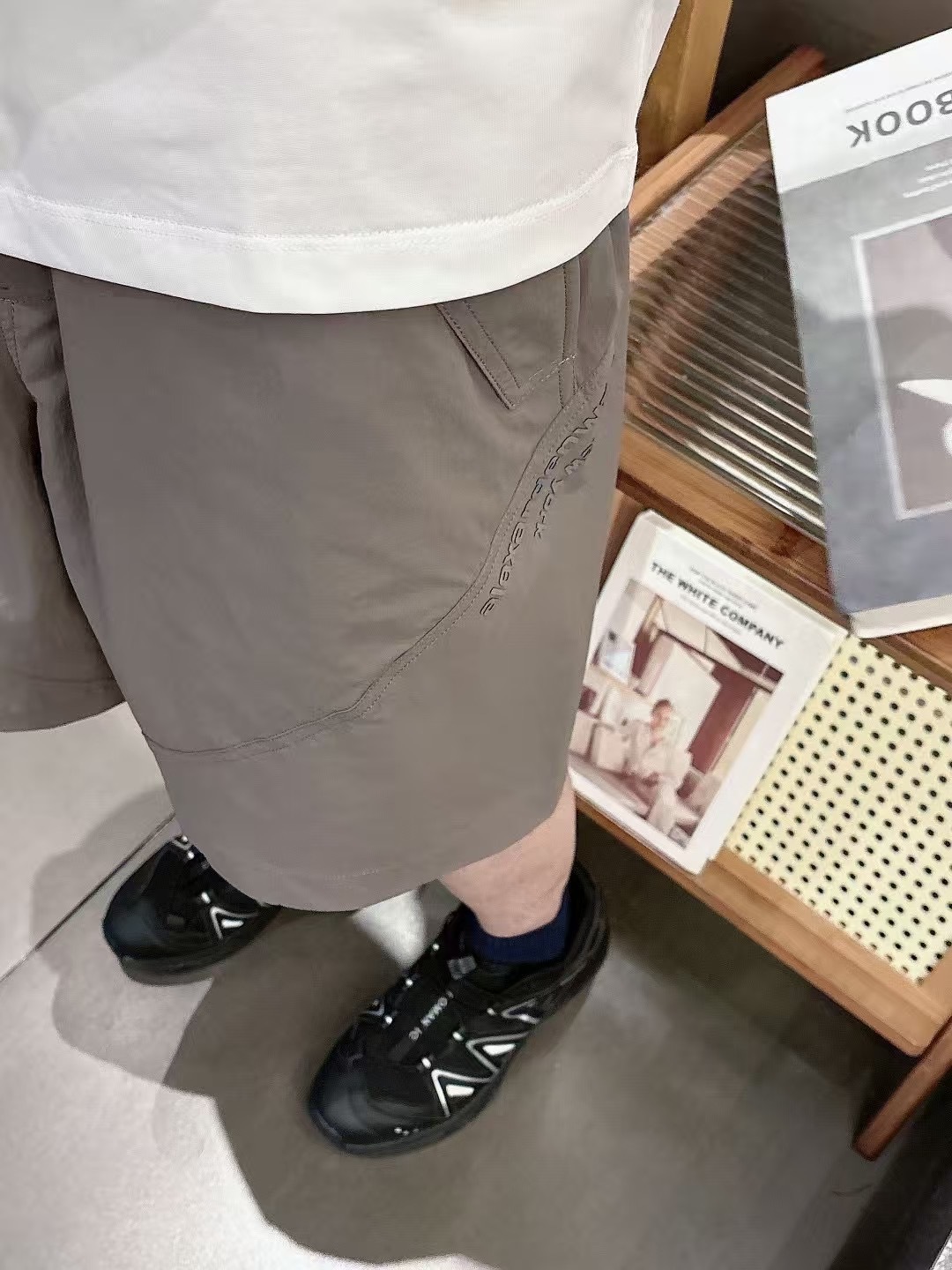 
大王休闲裤
季度：2025夏款
尺码：M-3XL
版型：宽松休闲裤
工艺：特种纱线(超细、异形结构纱使