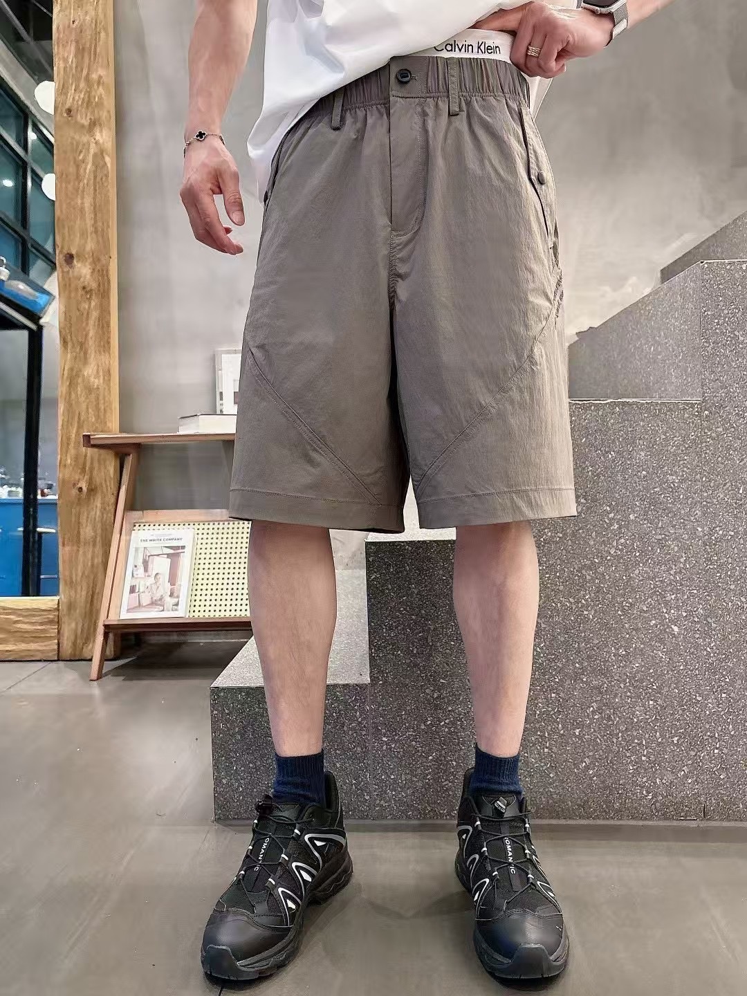 
大王休闲裤
季度：2025夏款
尺码：M-3XL
版型：宽松休闲裤
工艺：特种纱线(超细、异形结构纱使