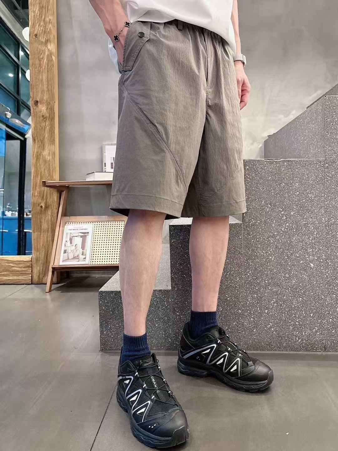 
大王休闲裤
季度：2025夏款
尺码：M-3XL
版型：宽松休闲裤
工艺：特种纱线(超细、异形结构纱使
