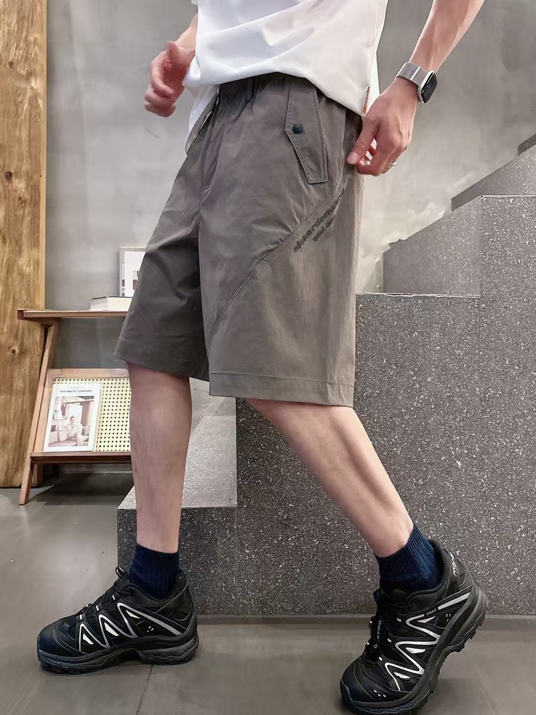 
大王休闲裤
季度：2025夏款
尺码：M-3XL
版型：宽松休闲裤
工艺：特种纱线(超细、异形结构纱使