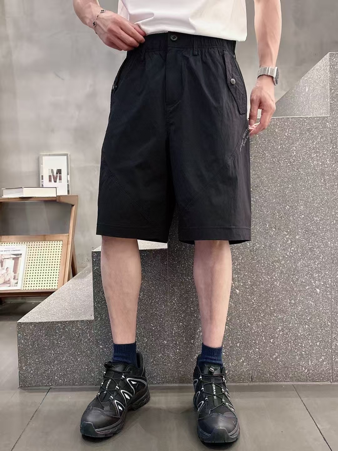 
大王休闲裤
季度：2025夏款
尺码：M-3XL
版型：宽松休闲裤
工艺：特种纱线(超细、异形结构纱使