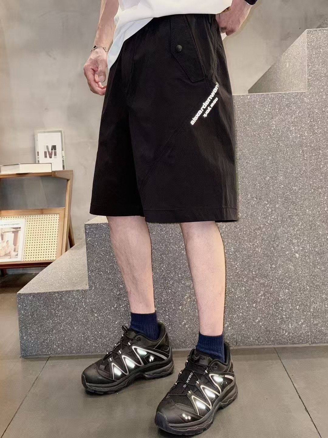 
大王休闲裤
季度：2025夏款
尺码：M-3XL
版型：宽松休闲裤
工艺：特种纱线(超细、异形结构纱使