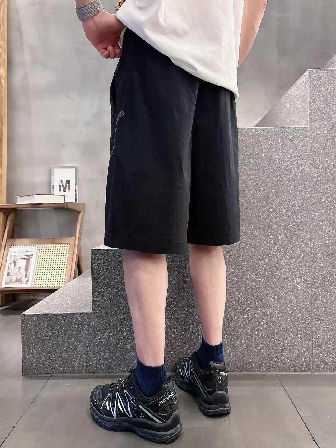 
大王休闲裤
季度：2025夏款
尺码：M-3XL
版型：宽松休闲裤
工艺：特种纱线(超细、异形结构纱使