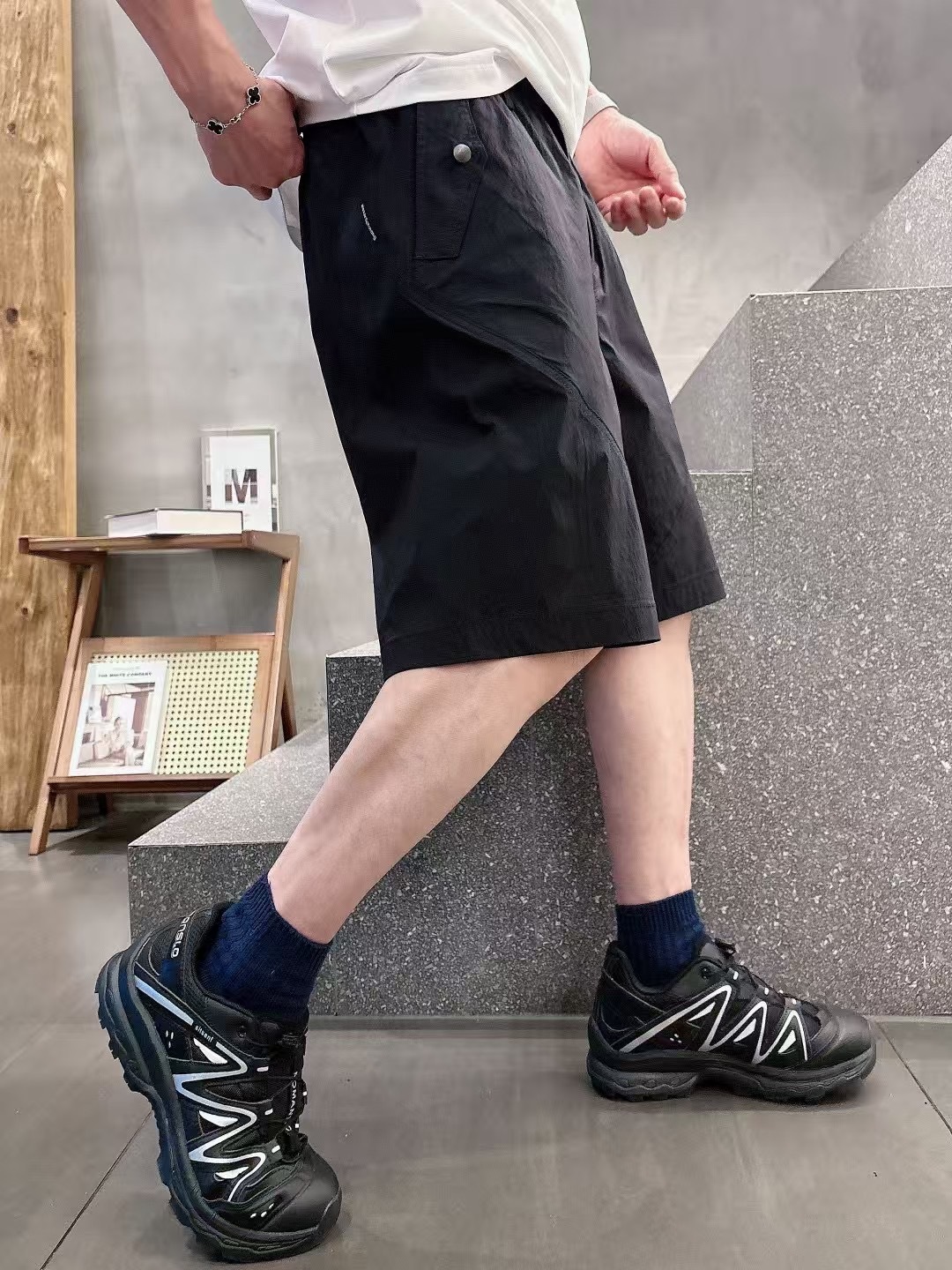 
大王休闲裤
季度：2025夏款
尺码：M-3XL
版型：宽松休闲裤
工艺：特种纱线(超细、异形结构纱使