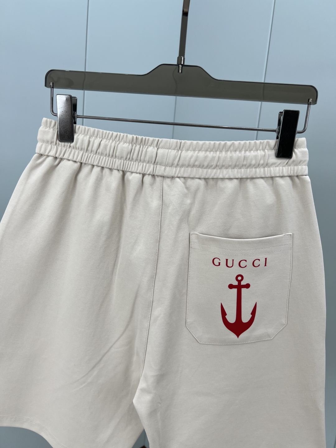 
Gucci.古驰 25夏季男士新品船锚⚓️植绒印花标识冰氧棉休闲短裤，背面贴袋饰GUCCI船锚植绒印花