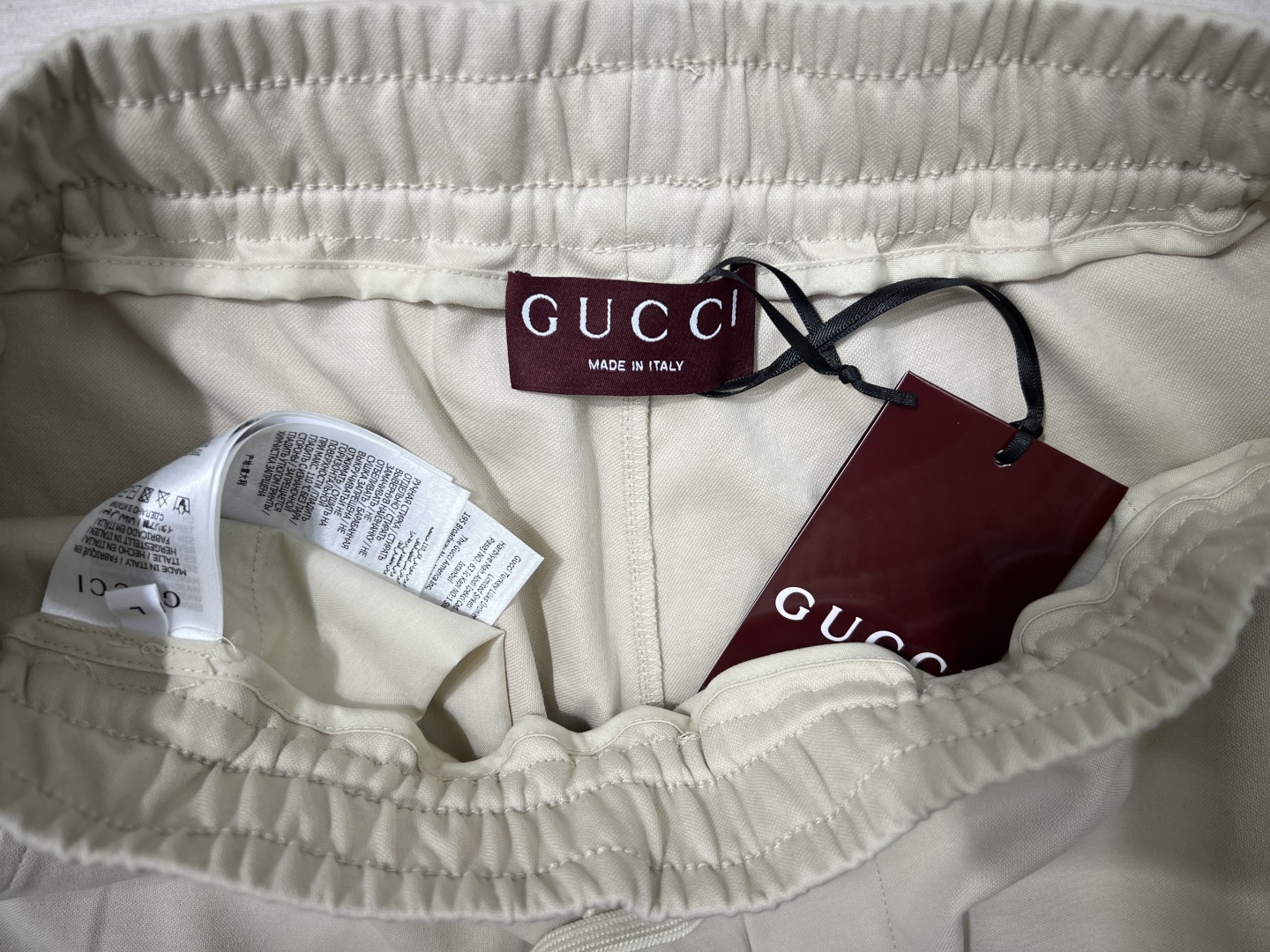 
Gucci.古驰 25夏季男士新品船锚⚓️植绒印花标识冰氧棉休闲短裤，背面贴袋饰GUCCI船锚植绒印花