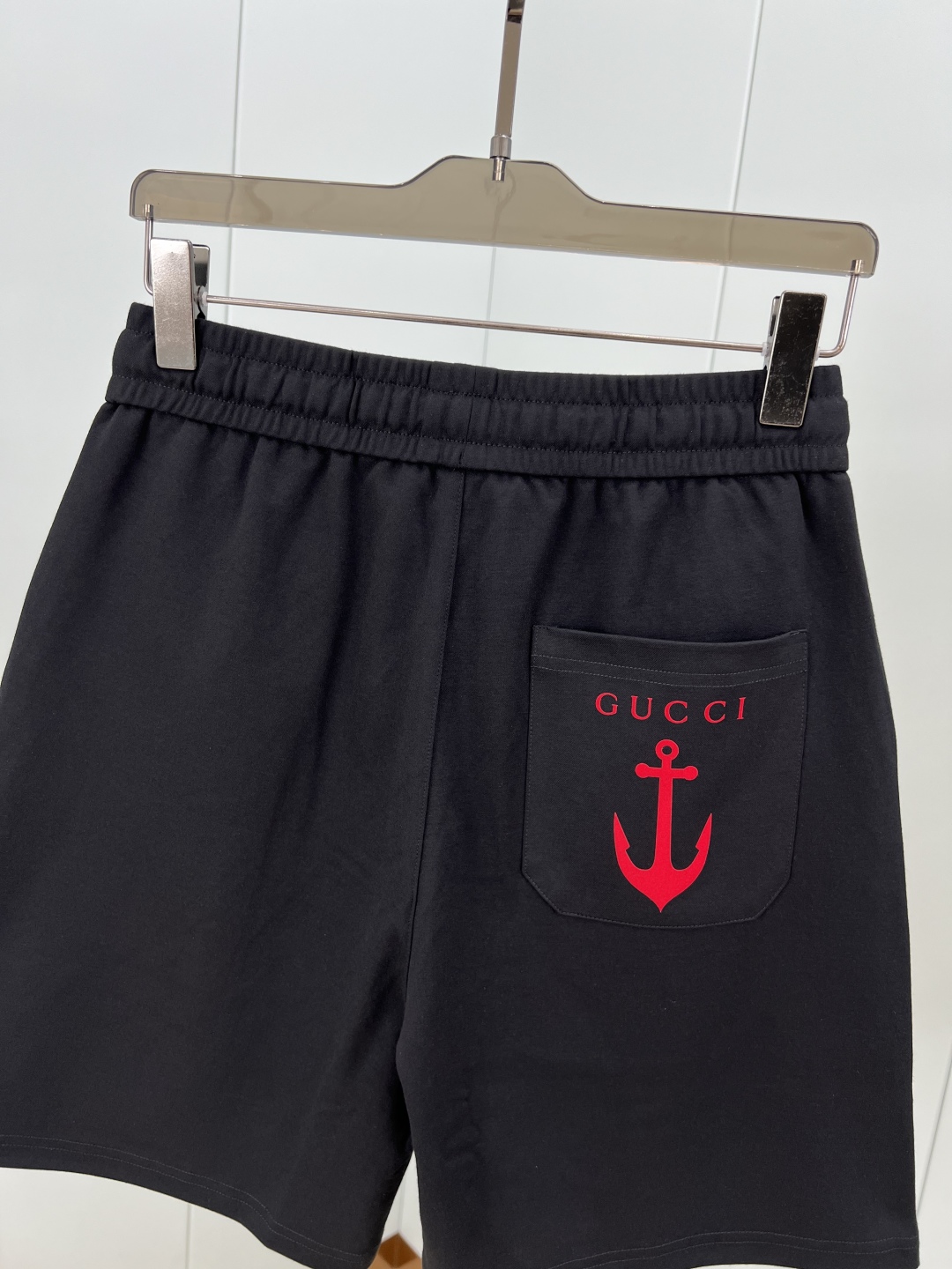 
Gucci.古驰 25夏季男士新品船锚⚓️植绒印花标识冰氧棉休闲短裤，背面贴袋饰GUCCI船锚植绒印花