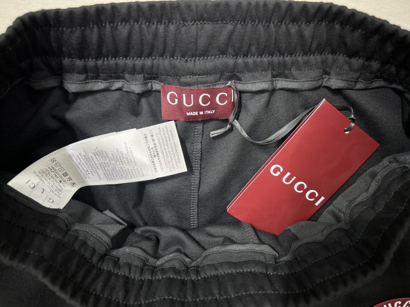 
Gucci.古驰 25夏季男士新品船锚⚓️植绒印花标识冰氧棉休闲短裤，背面贴袋饰GUCCI船锚植绒印花