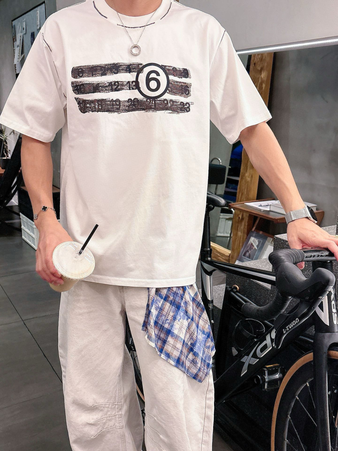  
2025SS 马吉拉家春夏新款半袖 爆款定制纯棉面料 重工洗水，手工印花➕手绘，面料舒适🈶️质感 码