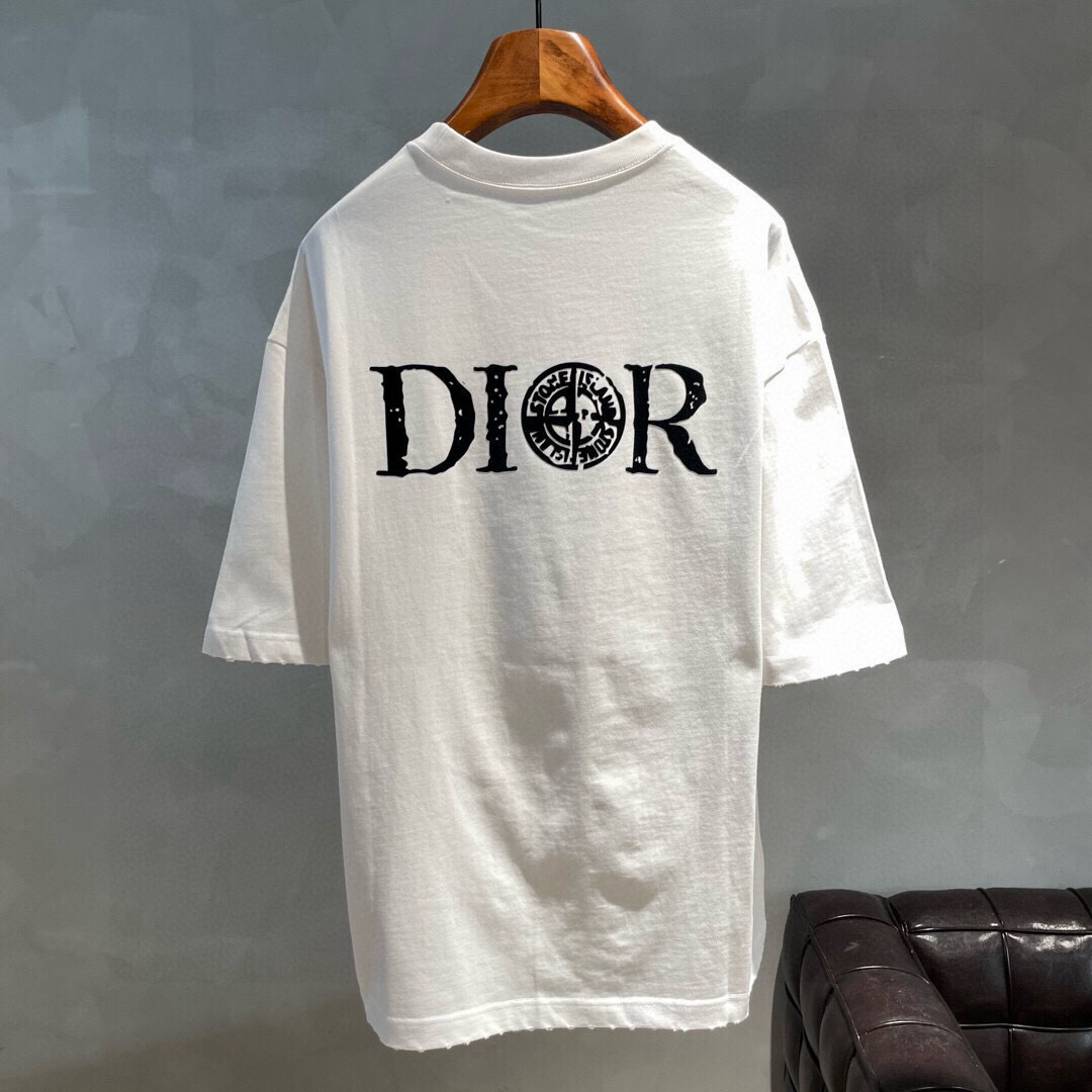 
新款🌟Dior，logo图案春夏新款打底短袖，采用舒适透气面料，潮流搭配，顶级的做工，高端品质！男女同
