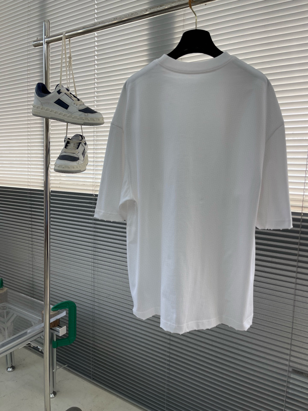 
(高版本）BALENCIAG 25春夏新品宽松版型短袖T恤，采用定制340g高克重棉面料，非常有质感，