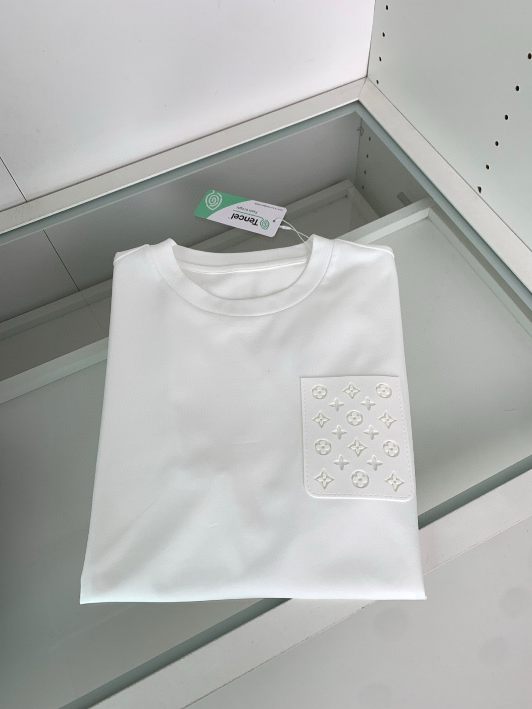 
2025春夏系列
🔥🔥H8025🔥🔥
1.颜色：黑色 白色 石磨灰 金铜色
2.尺码M-5XL
3.版