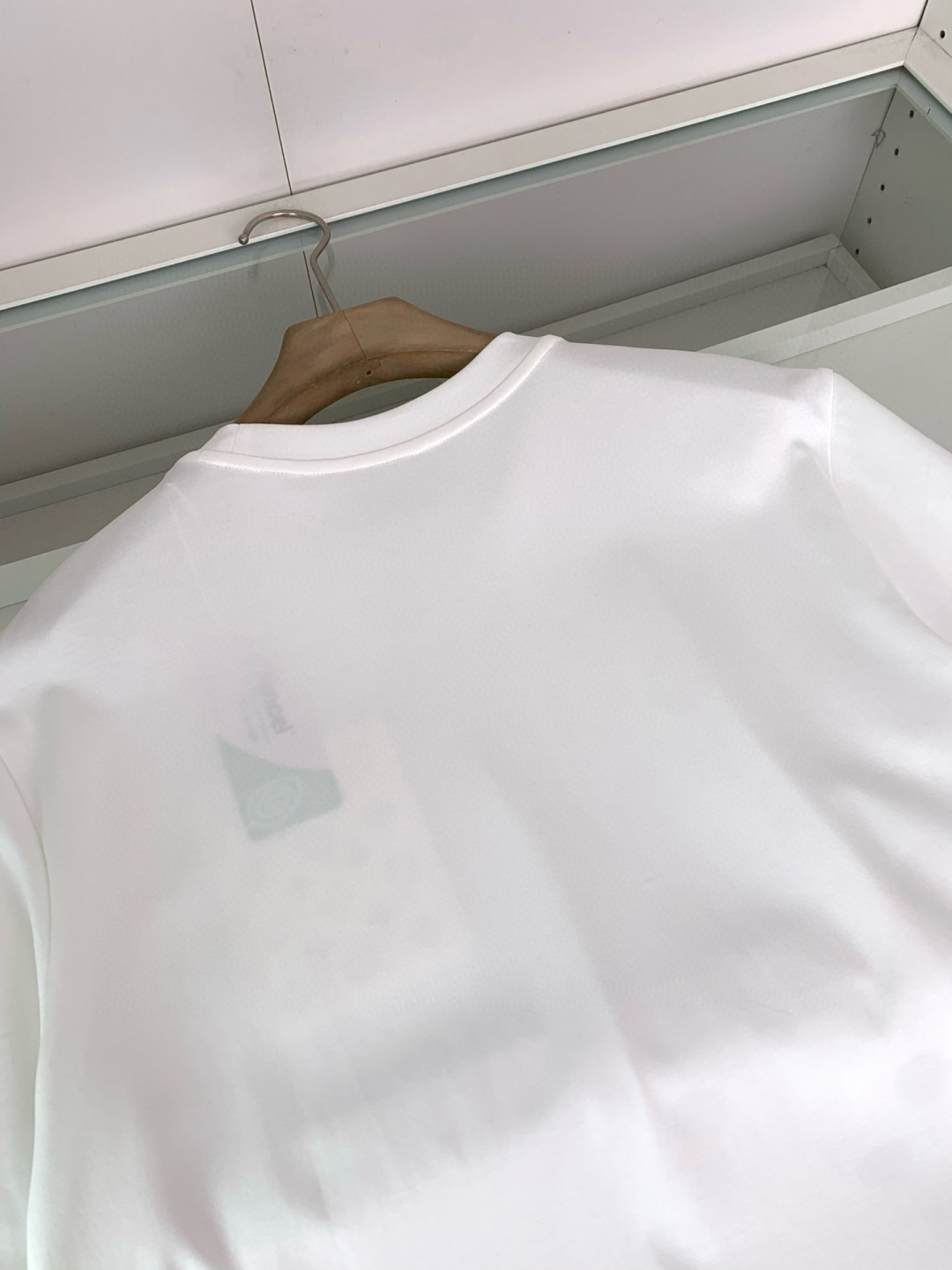 
2025春夏系列
🔥🔥H8025🔥🔥
1.颜色：黑色 白色 石磨灰 金铜色
2.尺码M-5XL
3.版