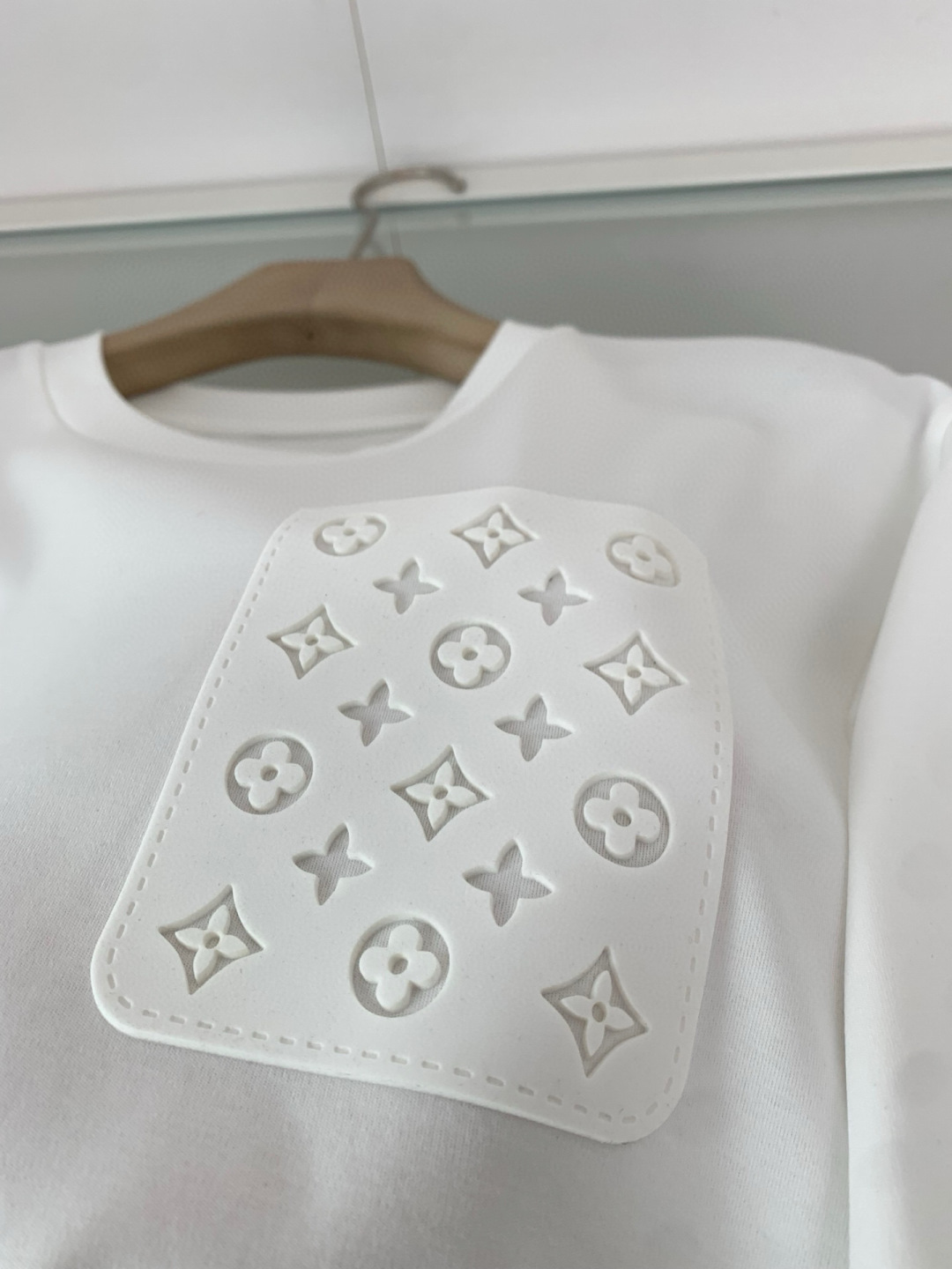 
2025春夏系列
🔥🔥H8025🔥🔥
1.颜色：黑色 白色 石磨灰 金铜色
2.尺码M-5XL
3.版