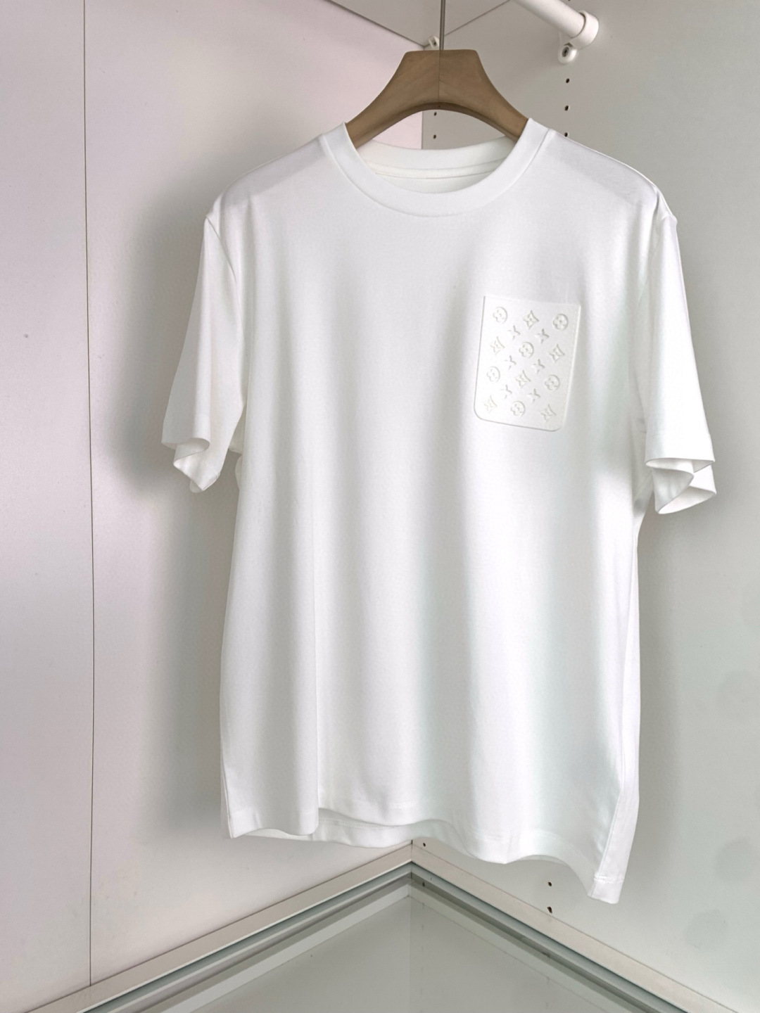 
2025春夏系列
🔥🔥H8025🔥🔥
1.颜色：黑色 白色 石磨灰 金铜色
2.尺码M-5XL
3.版