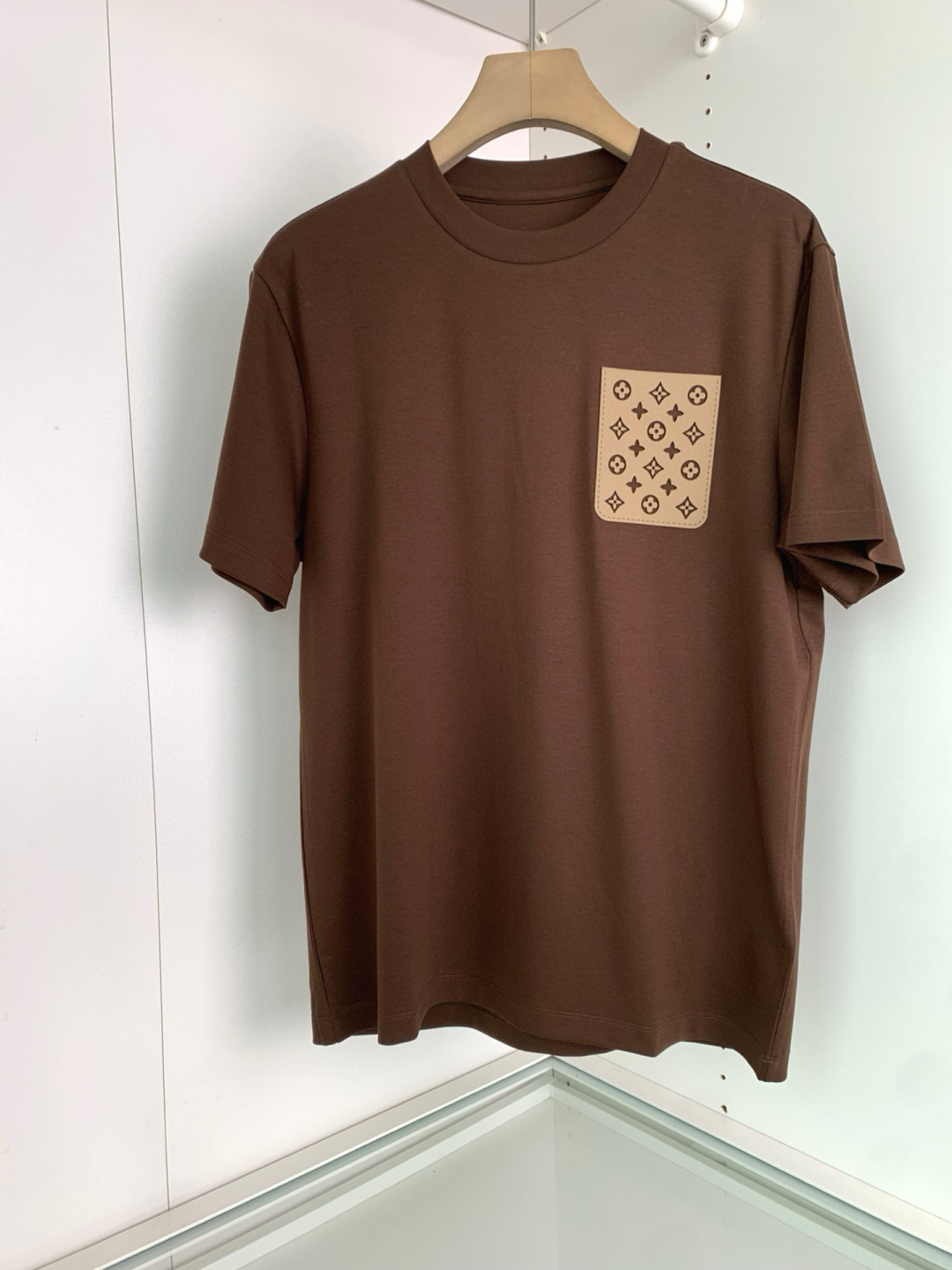 
2025春夏系列
🔥🔥H8025🔥🔥
1.颜色：黑色 白色 石磨灰 金铜色
2.尺码M-5XL
3.版