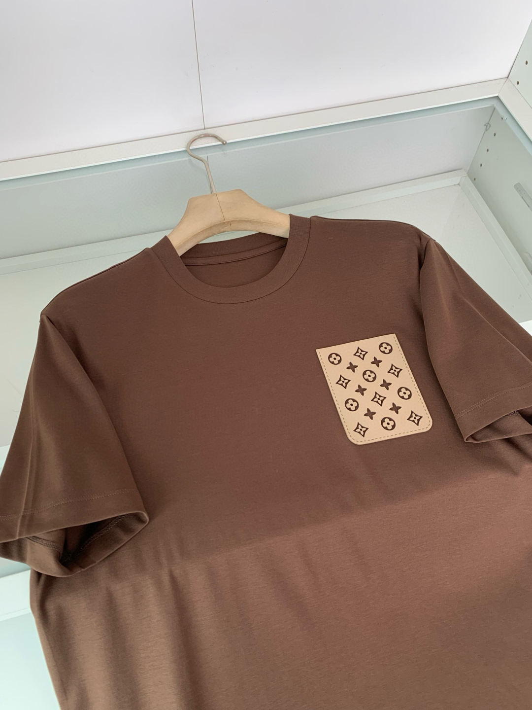 
2025春夏系列
🔥🔥H8025🔥🔥
1.颜色：黑色 白色 石磨灰 金铜色
2.尺码M-5XL
3.版