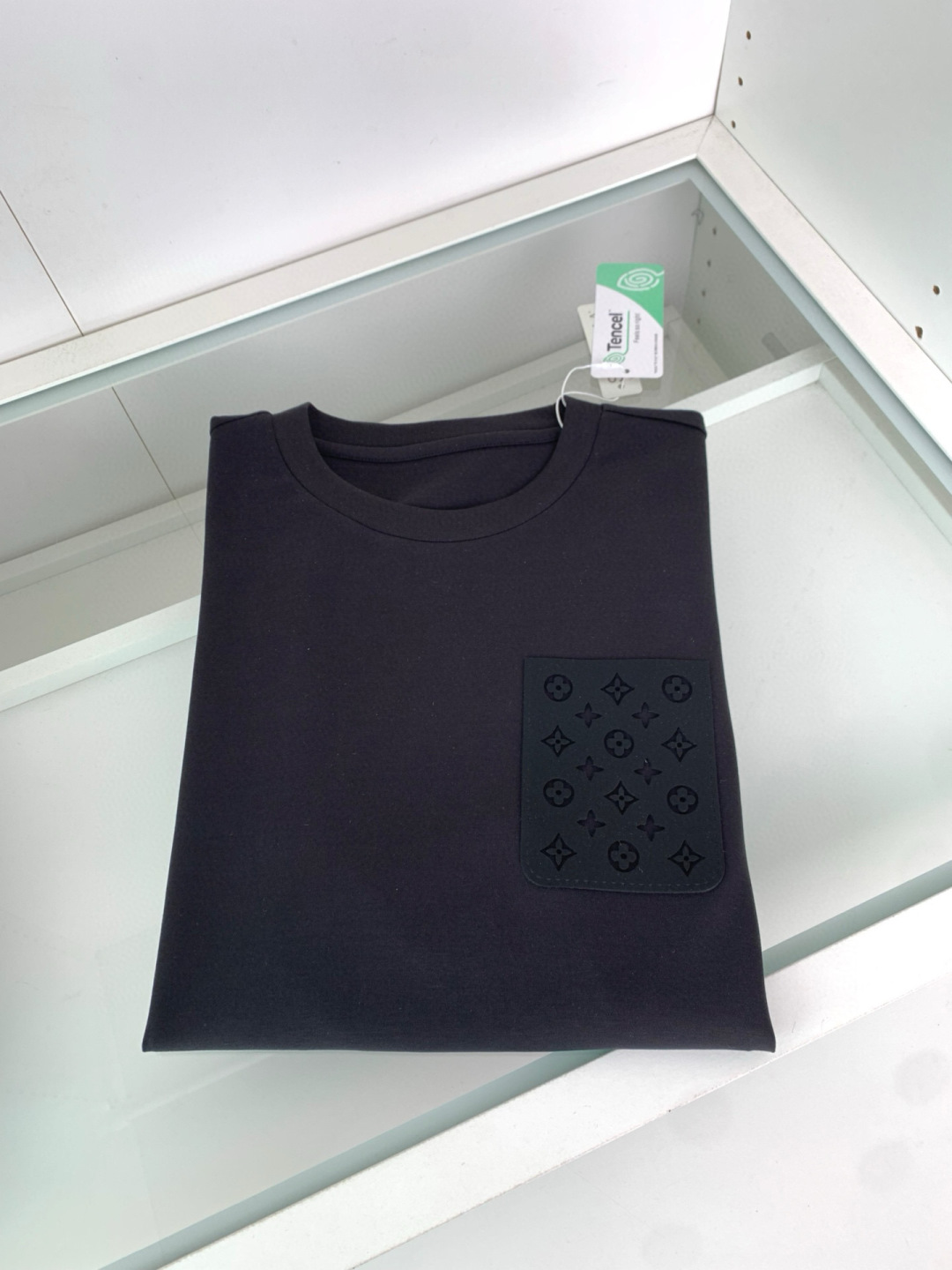 
2025春夏系列
🔥🔥H8025🔥🔥
1.颜色：黑色 白色 石磨灰 金铜色
2.尺码M-5XL
3.版
