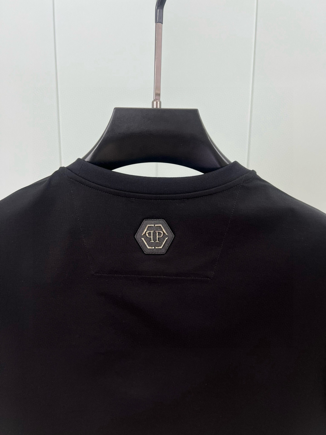 
PHILIPP PLEIN 25春夏新品数码印花标识圆领短袖T恤，采用定制80支双股丝光棉面料；黑色 