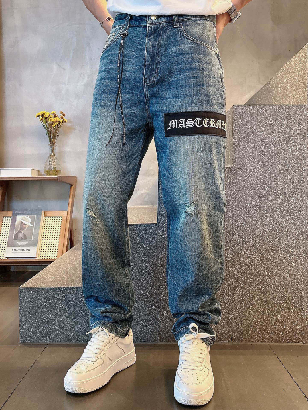 Fashionable 2025 Skull-Headed Man Jeans with Unique Design and Quality Materials - 图片 1