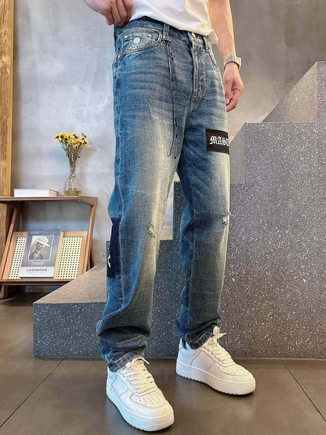 Fashionable 2025 Skull-Headed Man Jeans with Unique Design and Quality Materials - 图片 3