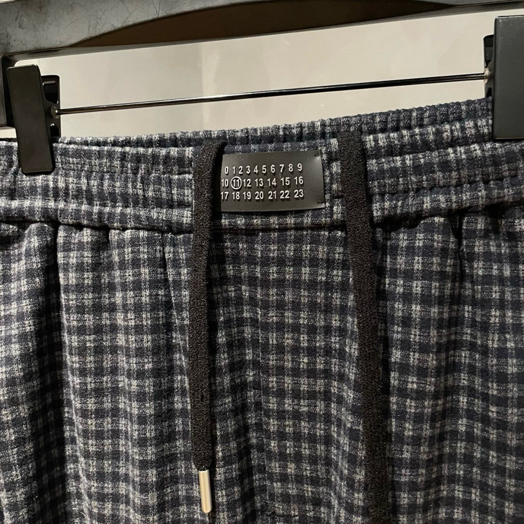  
MM6🌟早秋新款休闲裤🆕采用优质面料，具有质感，松紧腰带设计，超级时尚洋气！码数：M-2XL男女同款