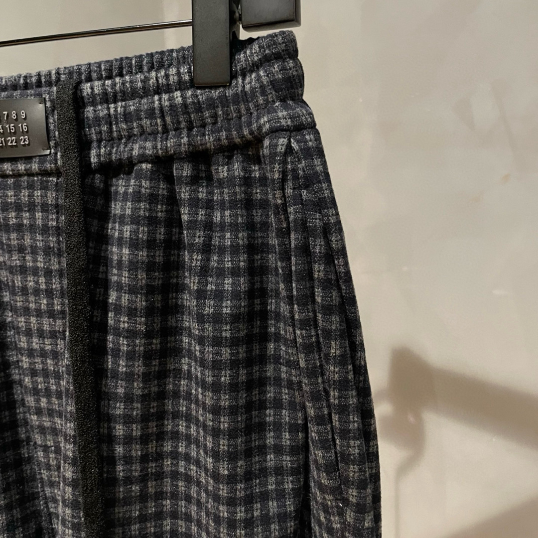  
MM6🌟早秋新款休闲裤🆕采用优质面料，具有质感，松紧腰带设计，超级时尚洋气！码数：M-2XL男女同款