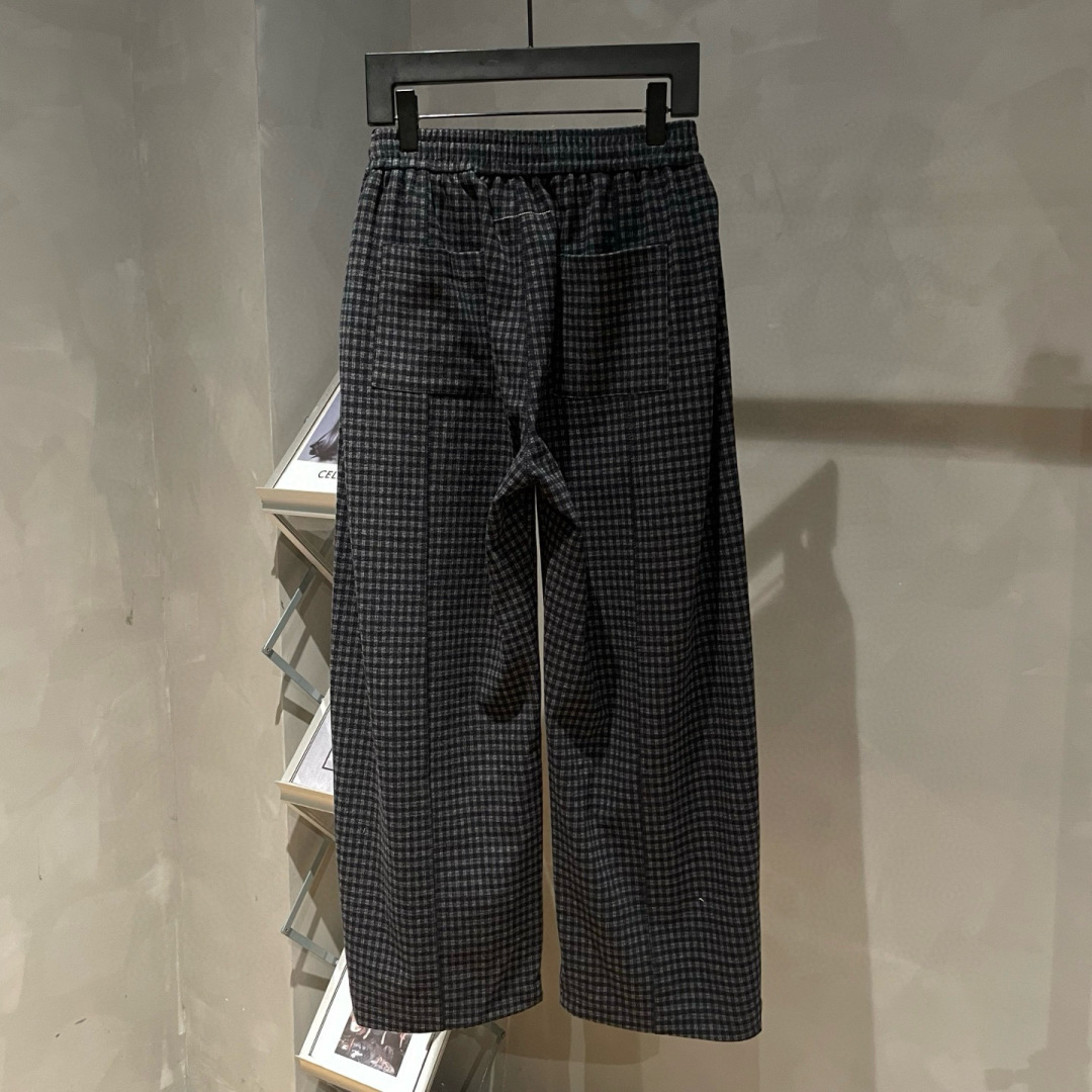  
MM6🌟早秋新款休闲裤🆕采用优质面料，具有质感，松紧腰带设计，超级时尚洋气！码数：M-2XL男女同款