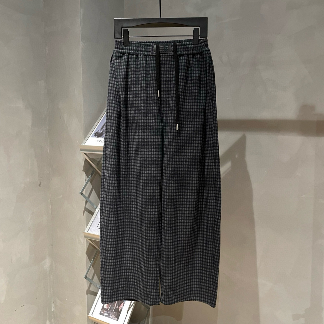  
MM6🌟早秋新款休闲裤🆕采用优质面料，具有质感，松紧腰带设计，超级时尚洋气！码数：M-2XL男女同款